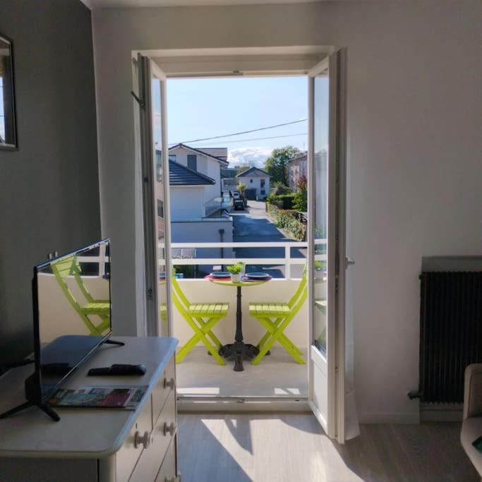 Appartement Verdoyant Au Bord Du Lac Leman Entre Evian Et Thonon Dans Une Villa Publier Екстериор снимка