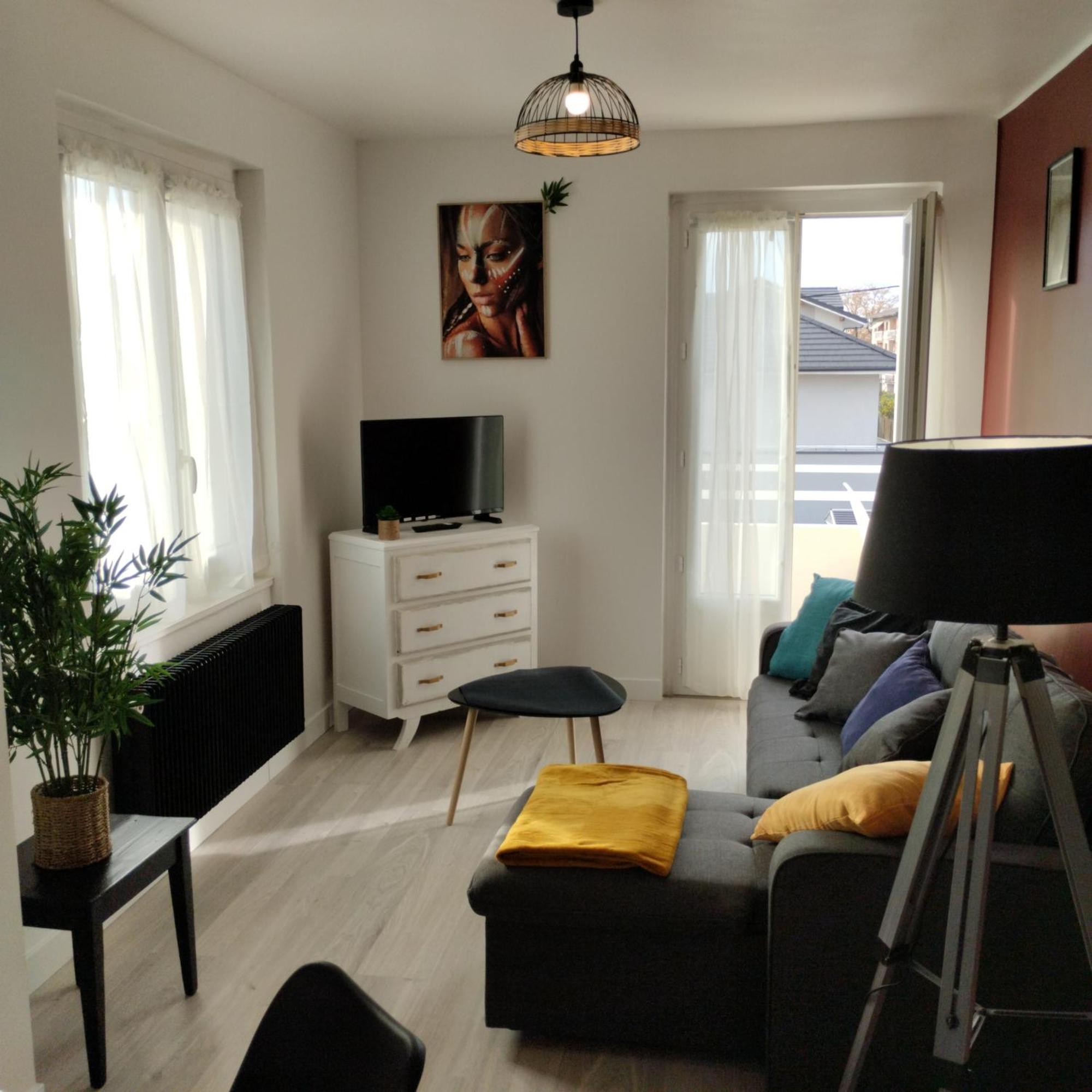 Appartement Verdoyant Au Bord Du Lac Leman Entre Evian Et Thonon Dans Une Villa Publier Екстериор снимка